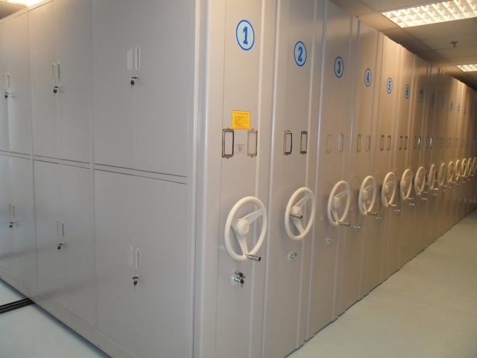 密集架的潮湿环境适合使用吗？